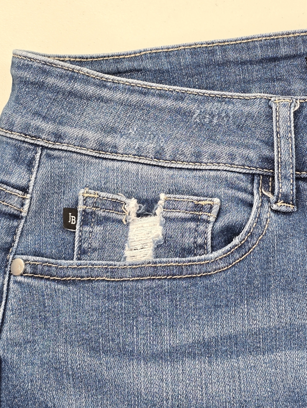 Judy Blue Mid-Rise Distressed Cropped Jeans Frayed Ridge Hem Size 16W - Picture 7 of 9